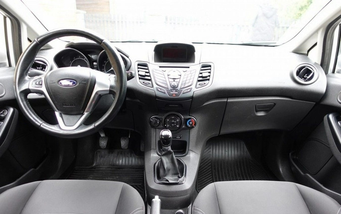 Ford Fiesta cena 32900 przebieg: 119000, rok produkcji 2017 z Ryn małe 191